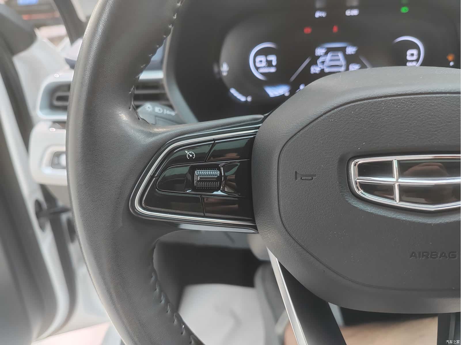 Geely Emgrand, 2022 16