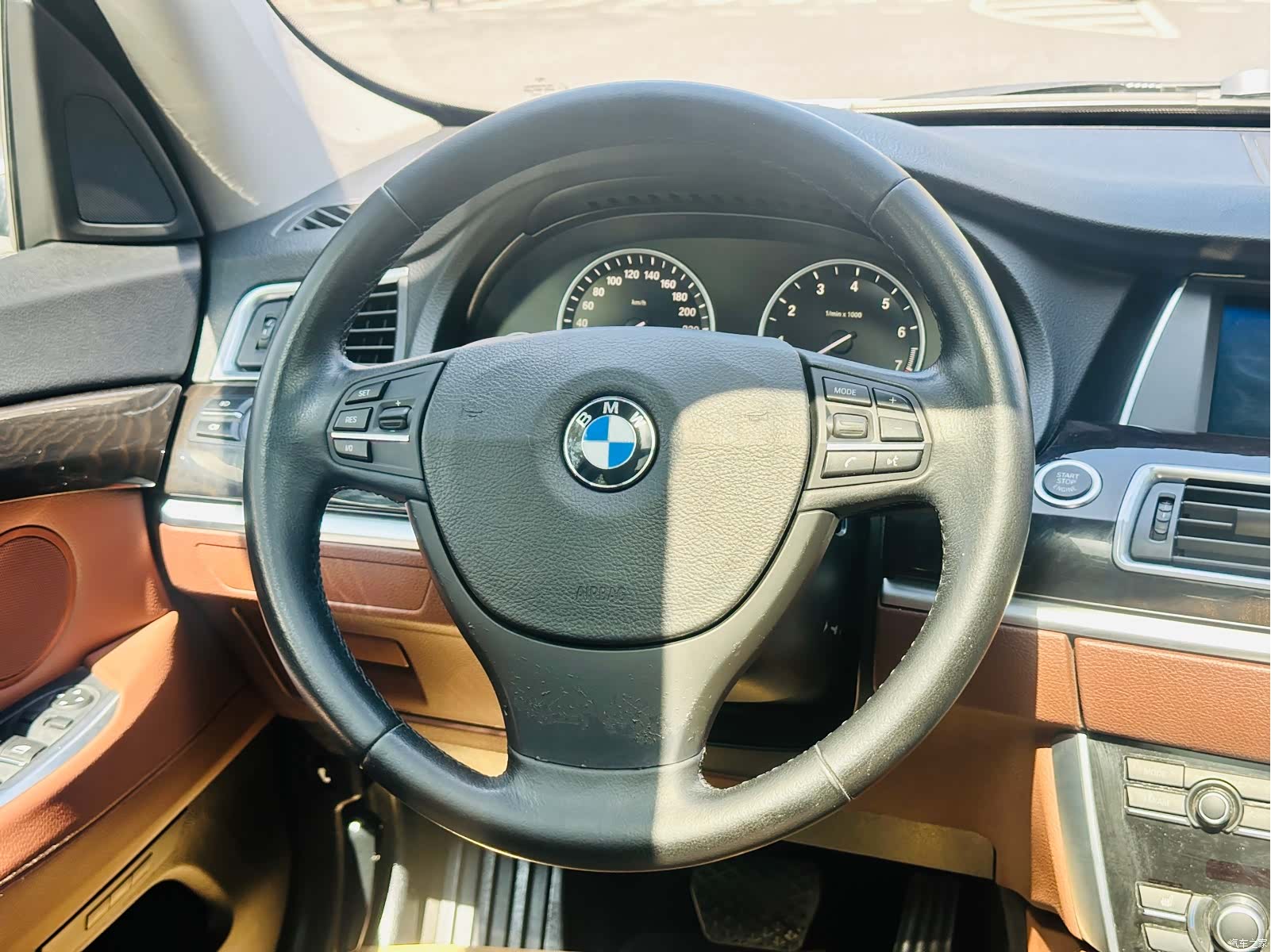 BMW 5 Series, 2011 30