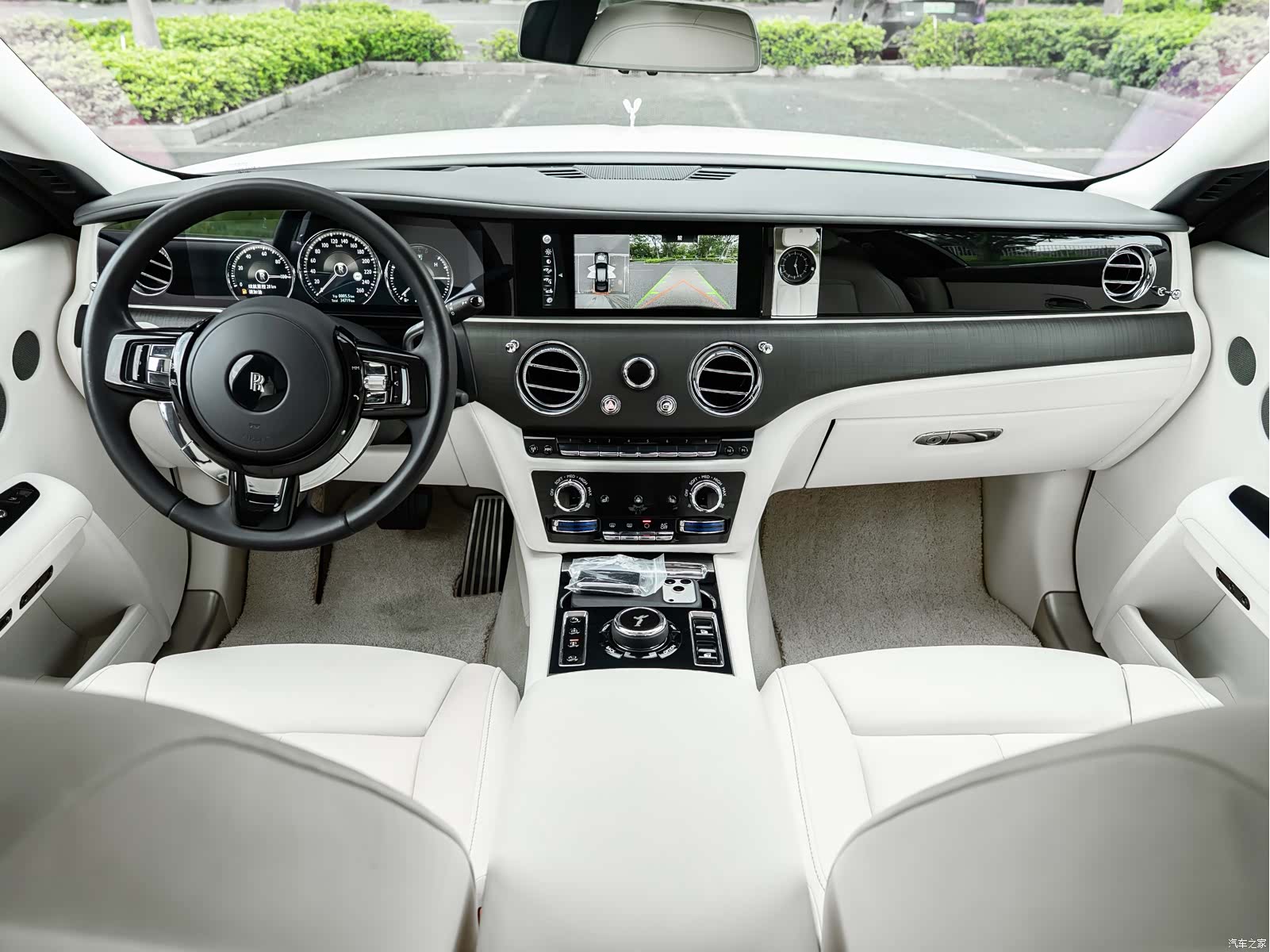 Rolls-Royce Ghost, 2022 11
