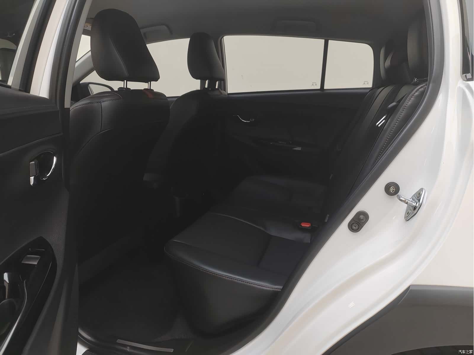 Toyota YARiS L, 2022 10