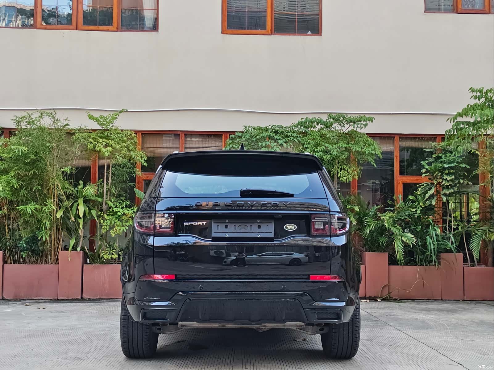 Land Rover Discovery, 2023 все фото