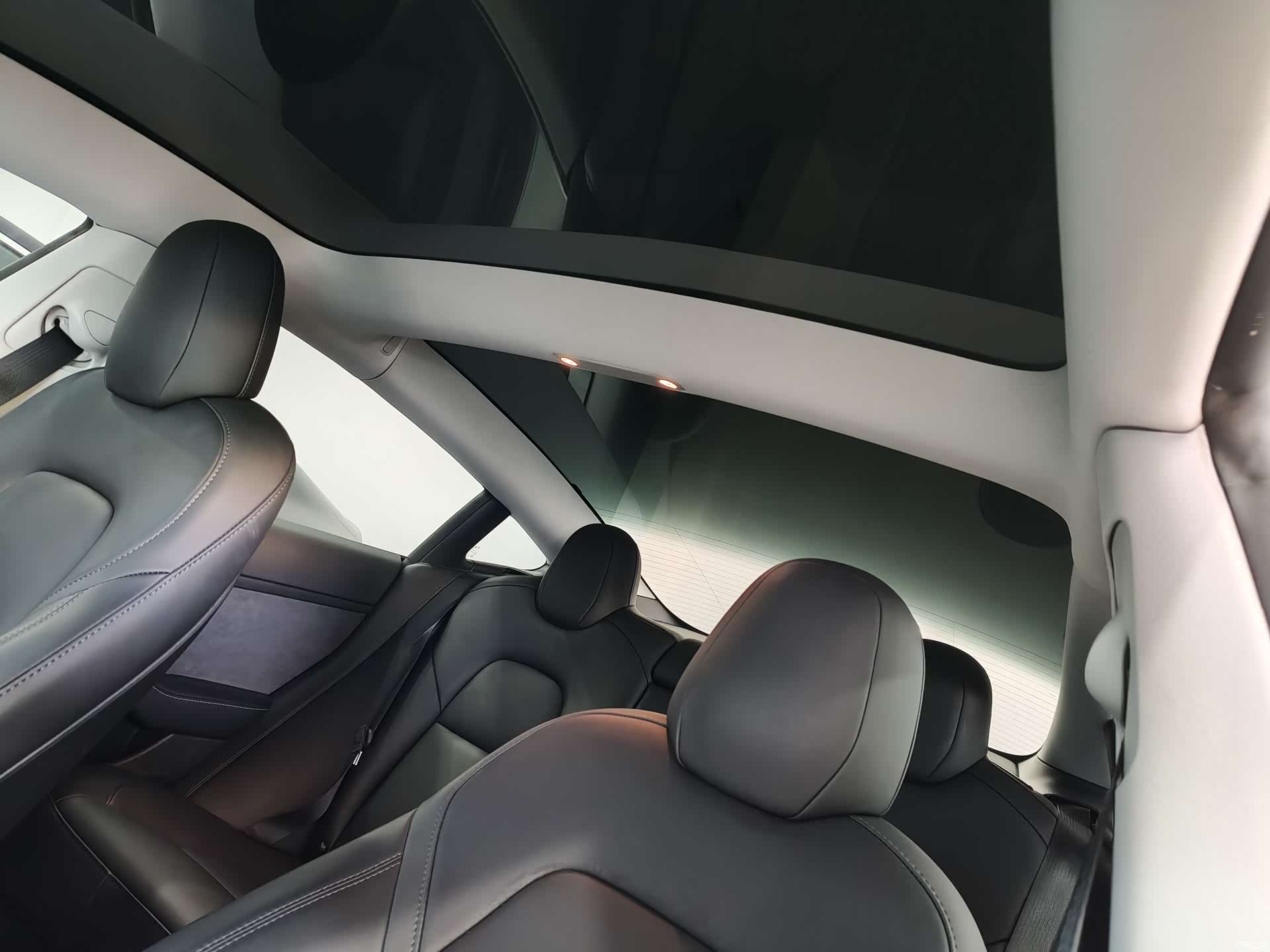 Tesla Model 3, 2023 13