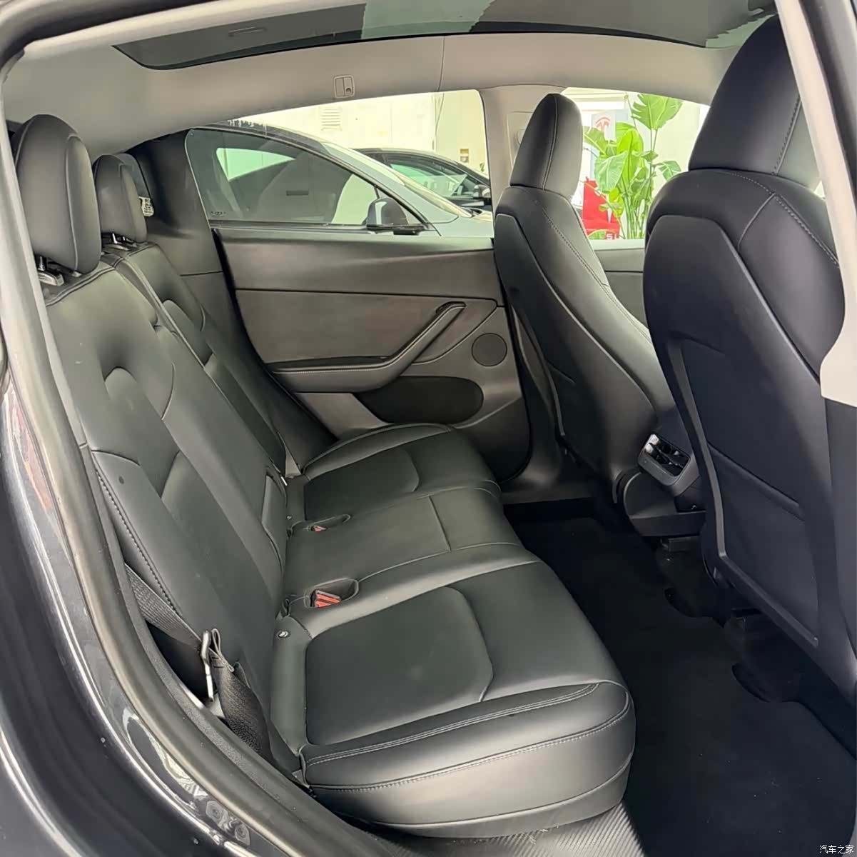 Tesla Model Y, 2024 10