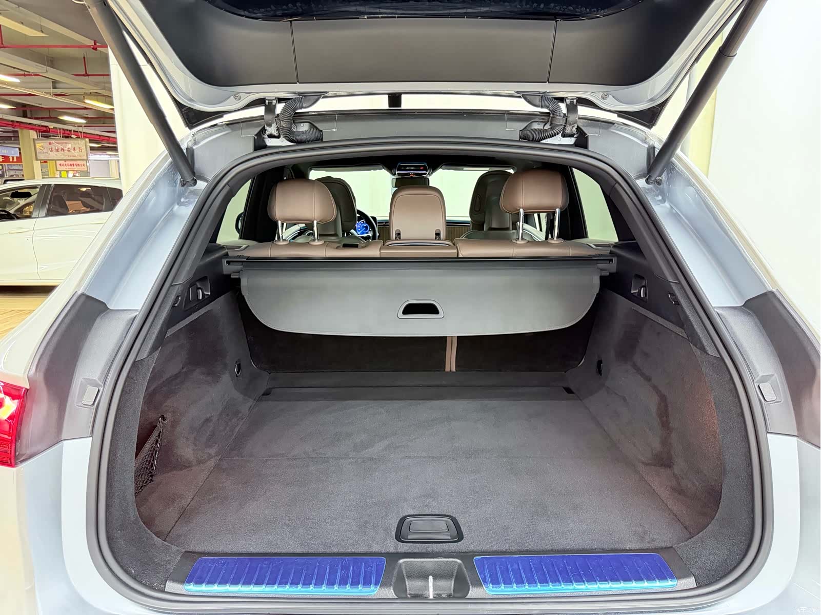 Mercedes-Benz EQE, 2023 11