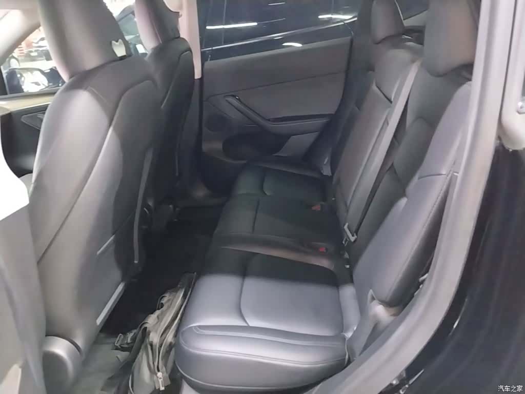 Tesla Model Y, 2023 17