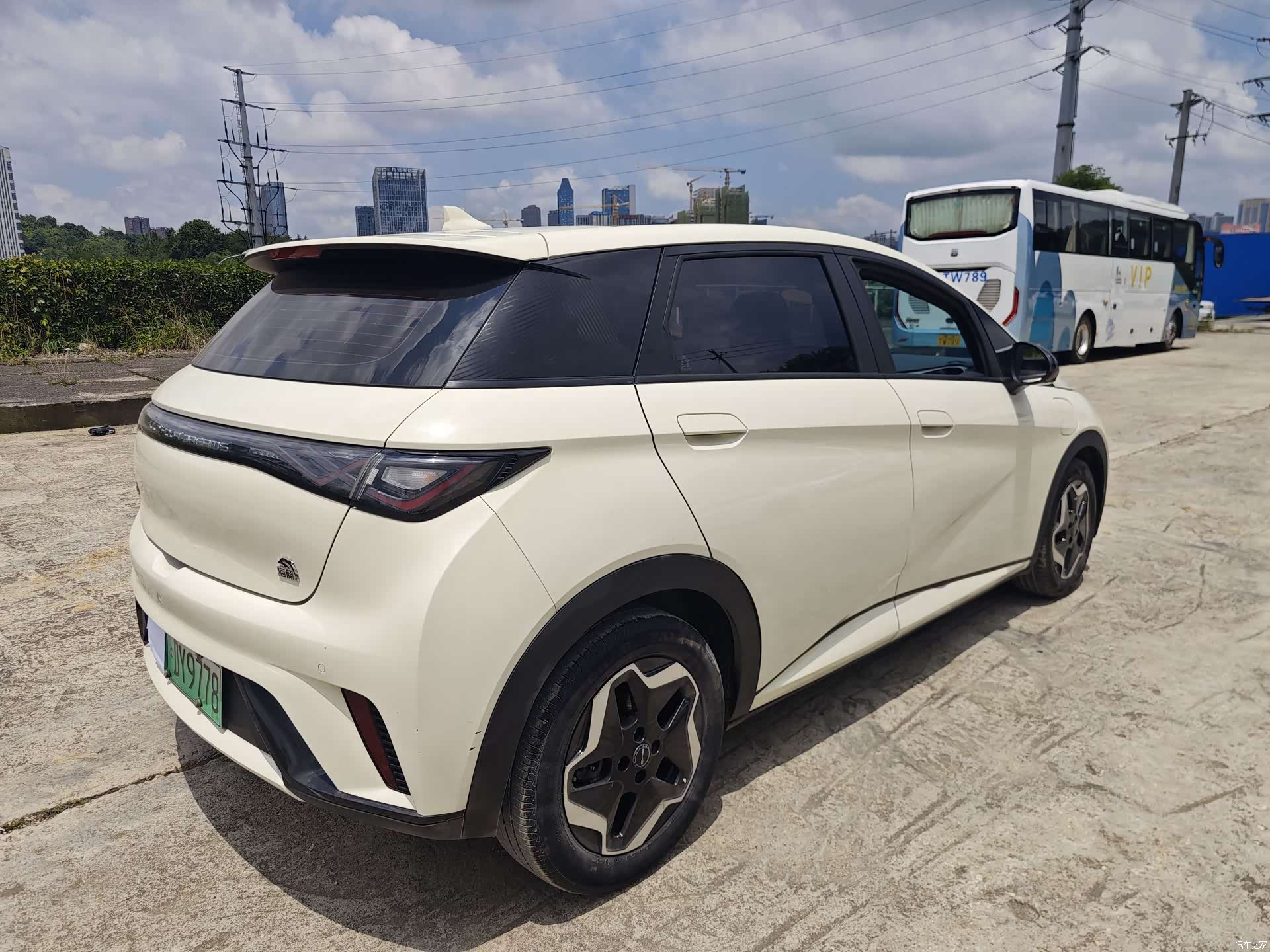 BYD Dolphin, 2023 все фото