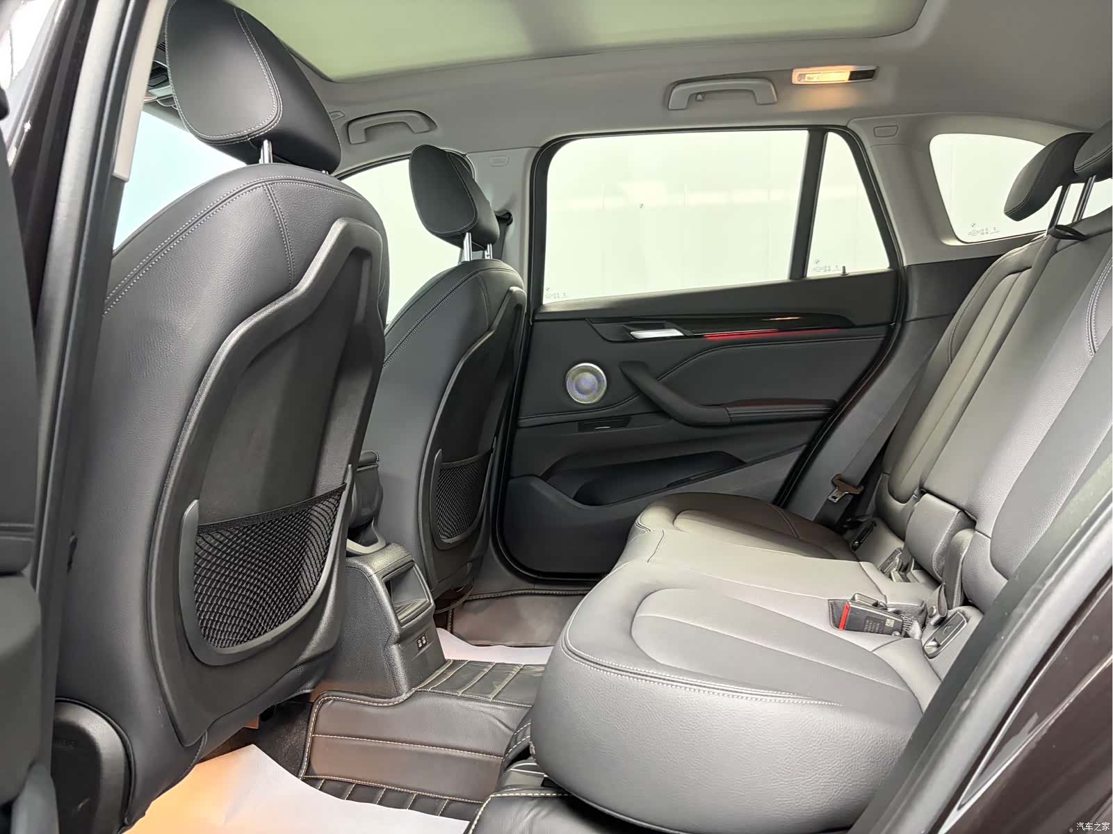BMW X1, 2023 все фото