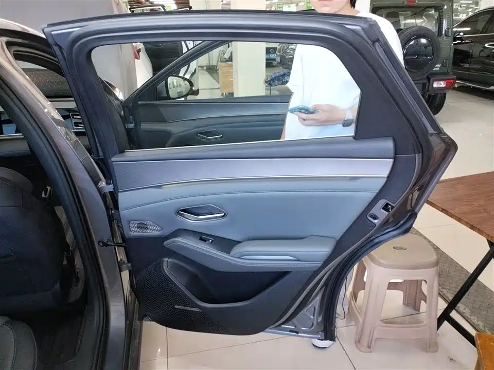 BYD Qin L BYD Qin L