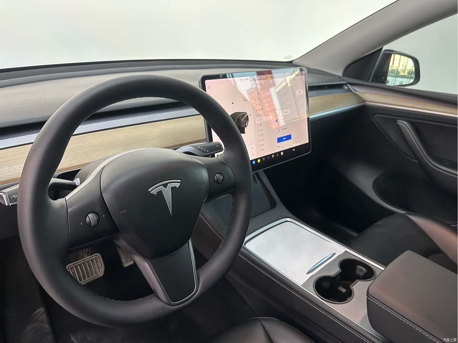 Tesla Model Y, 2021 17