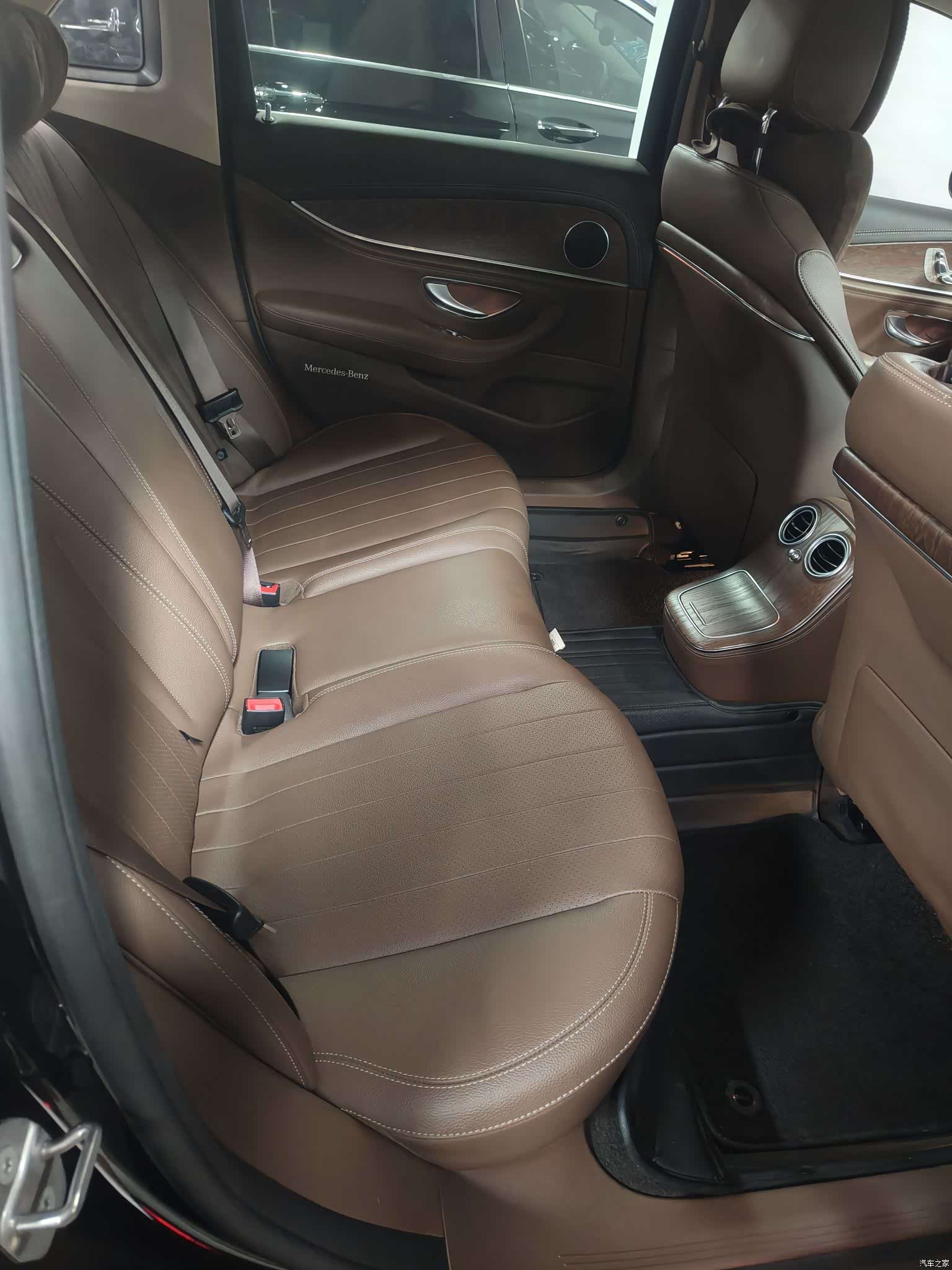 Mercedes-Benz E-Class, 2023 10