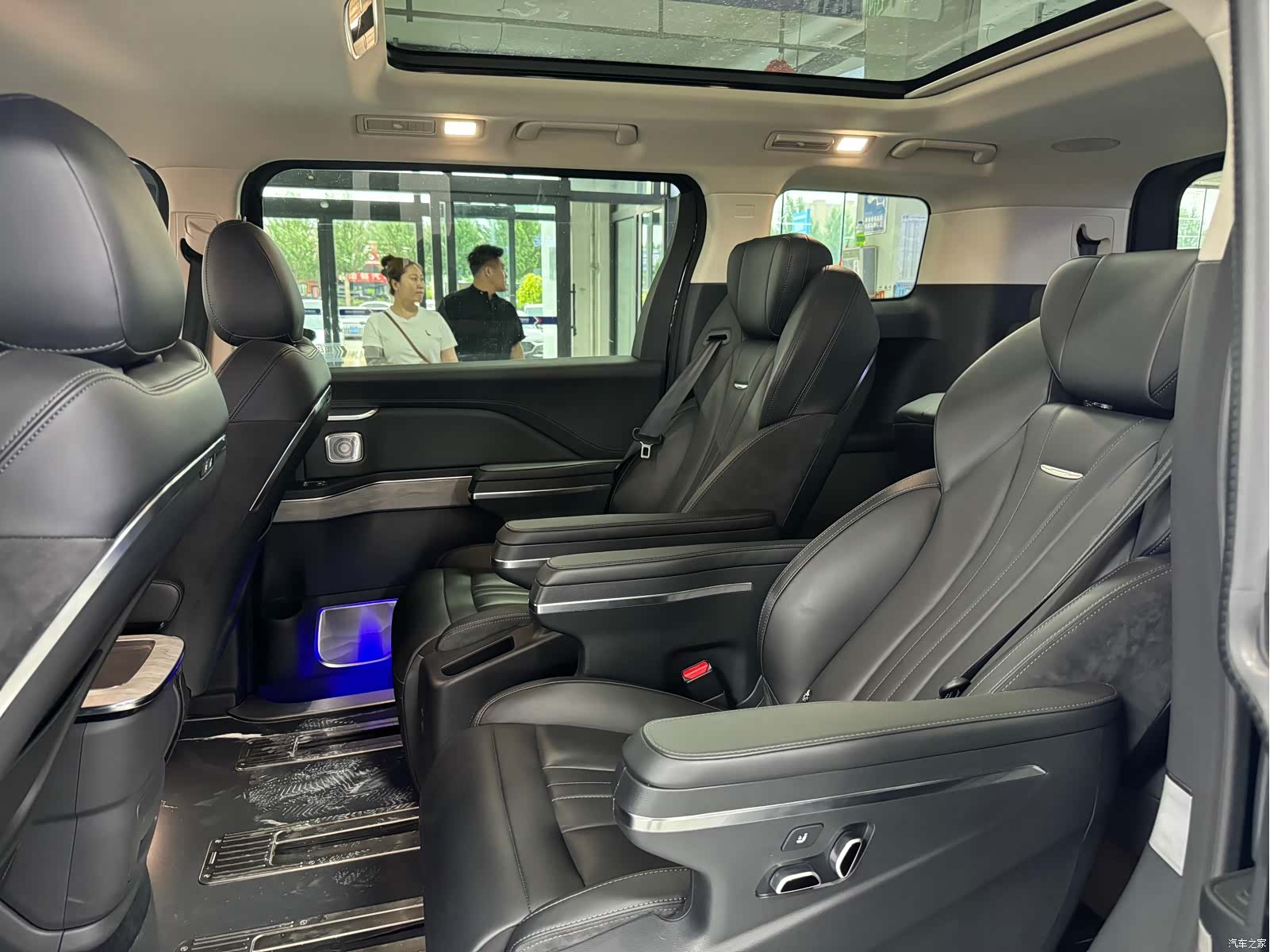 Hongqi HQ9, 2023 9