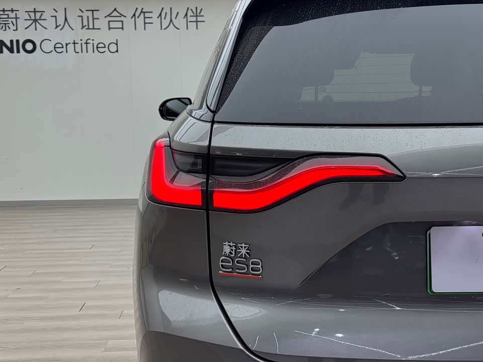 NIO ES8