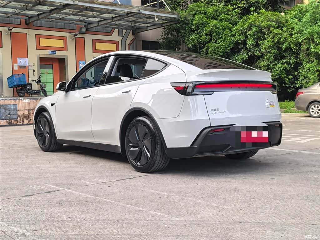 Tesla Model Y, 2025 17