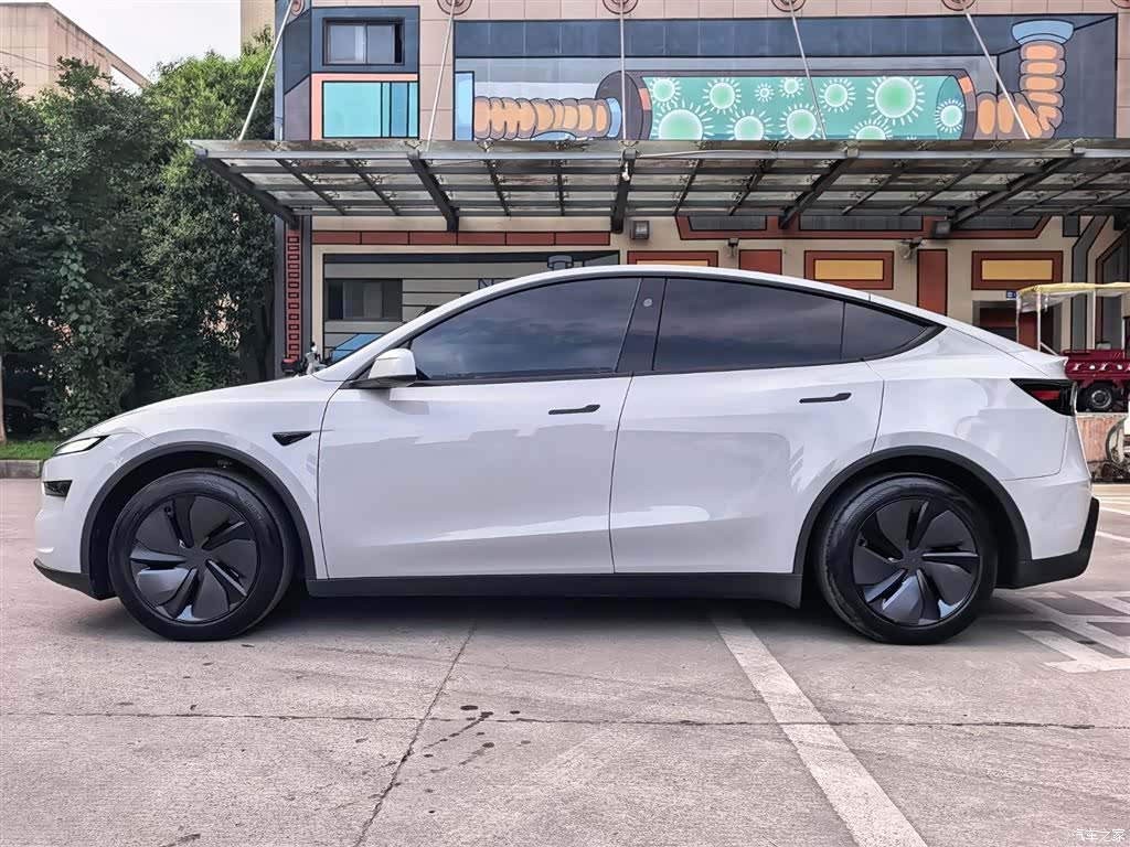 Tesla Model Y, 2025 16