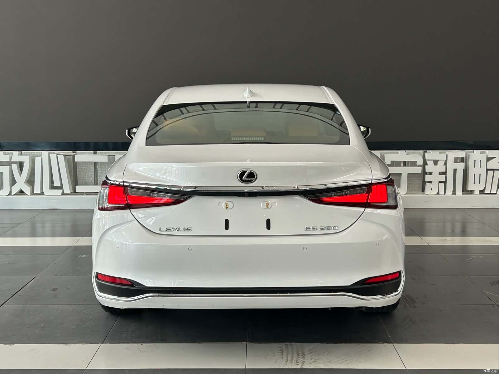 Lexus ES, 2019 11