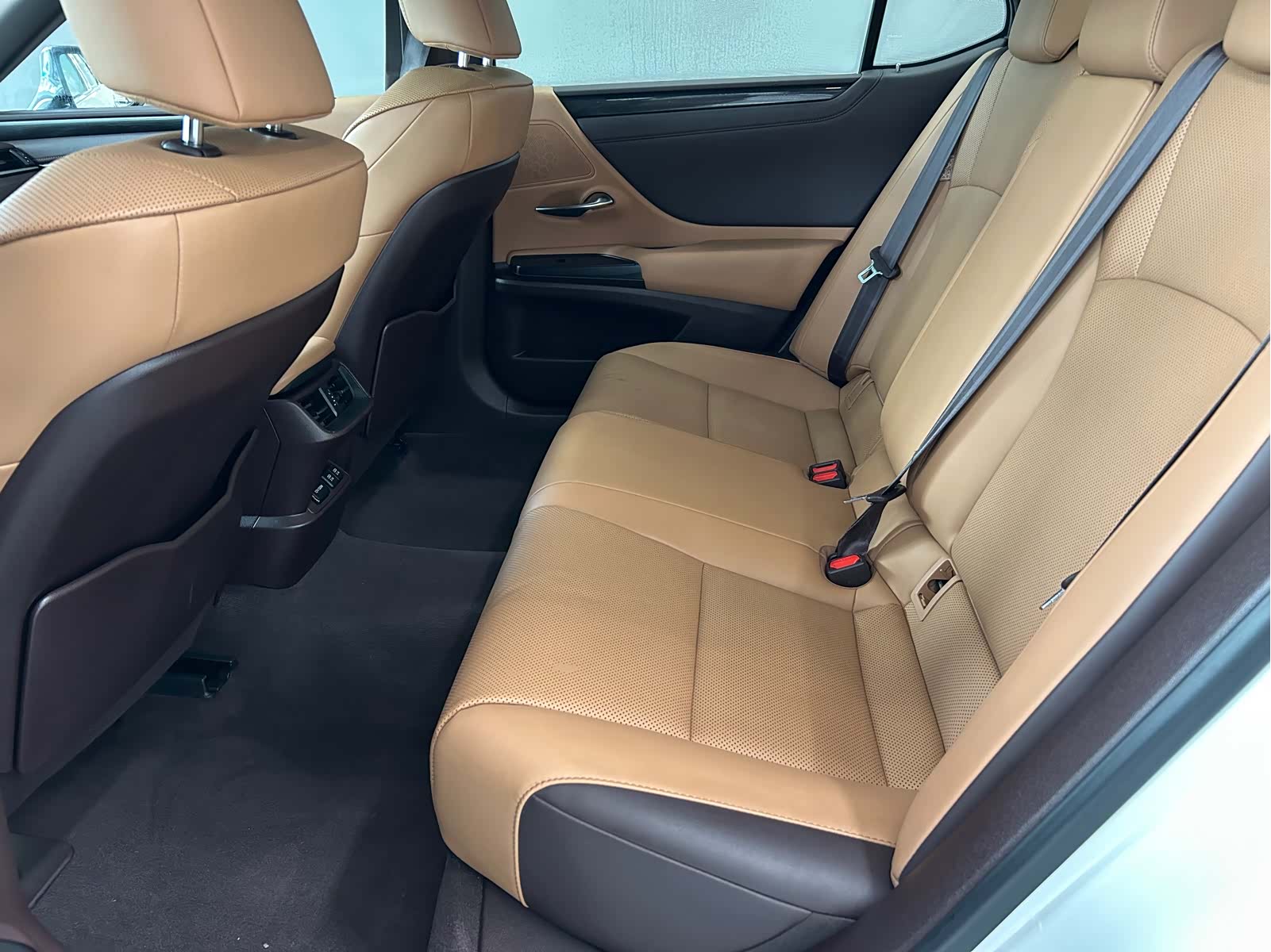 Lexus ES, 2019 7