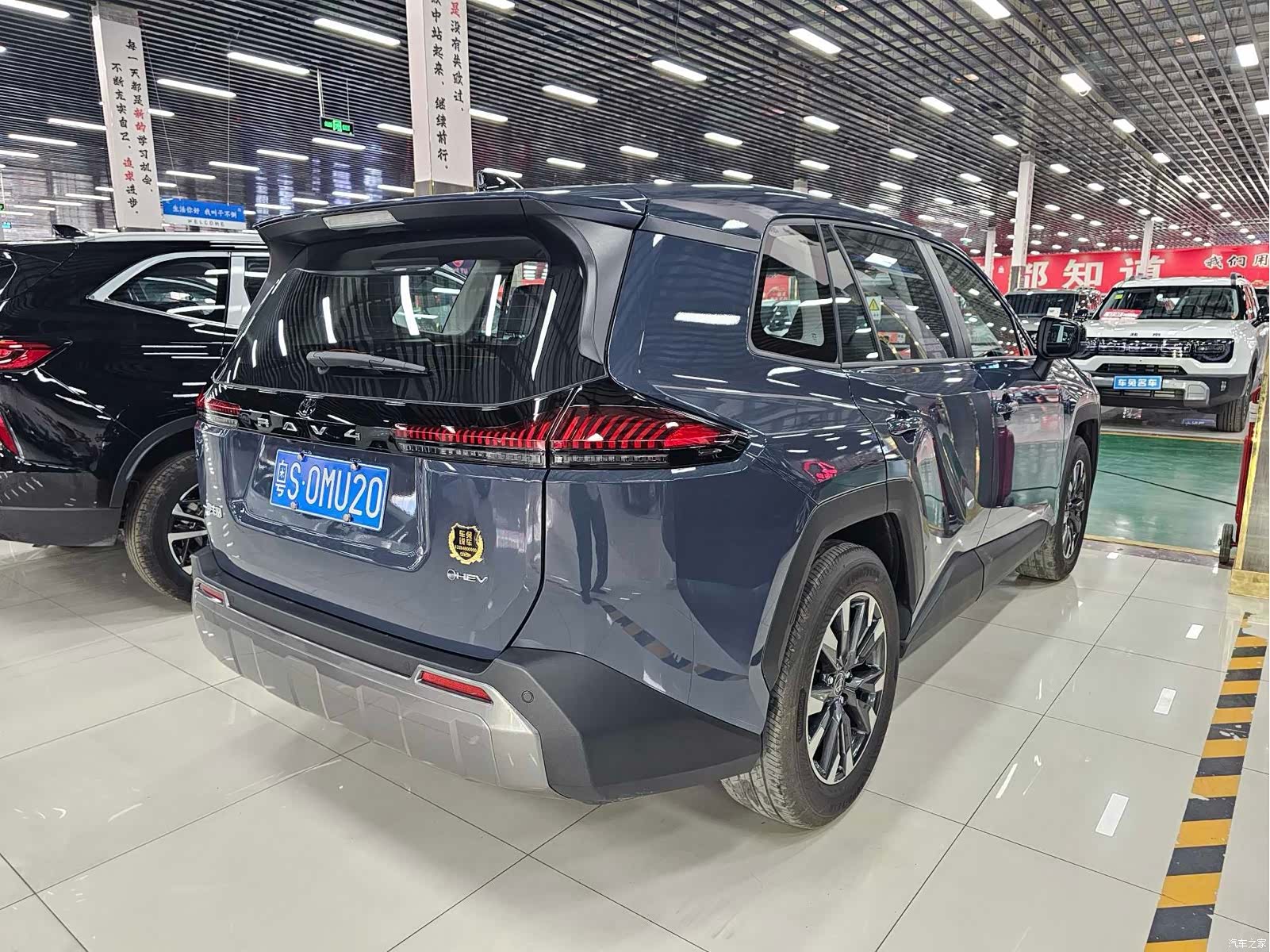 Toyota RAV4, 2026 все фото