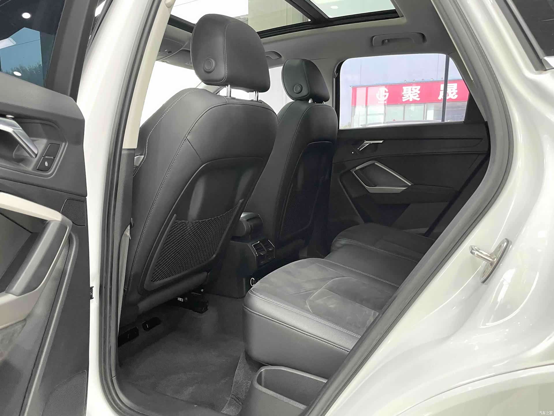 Audi Q3, 2022 10