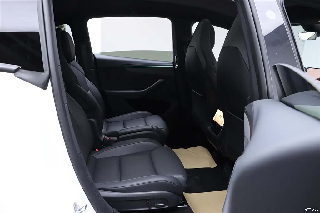 Tesla Model Y, 2025 14