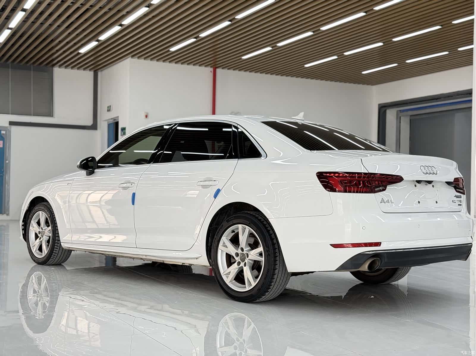 Audi A4L, 2018 9