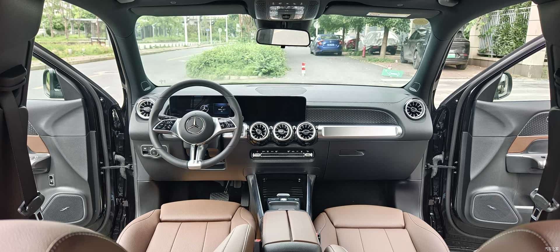 Mercedes-Benz EQB, 2026 14