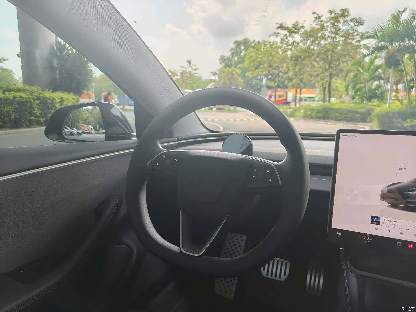 Tesla Model 3, 2025 17