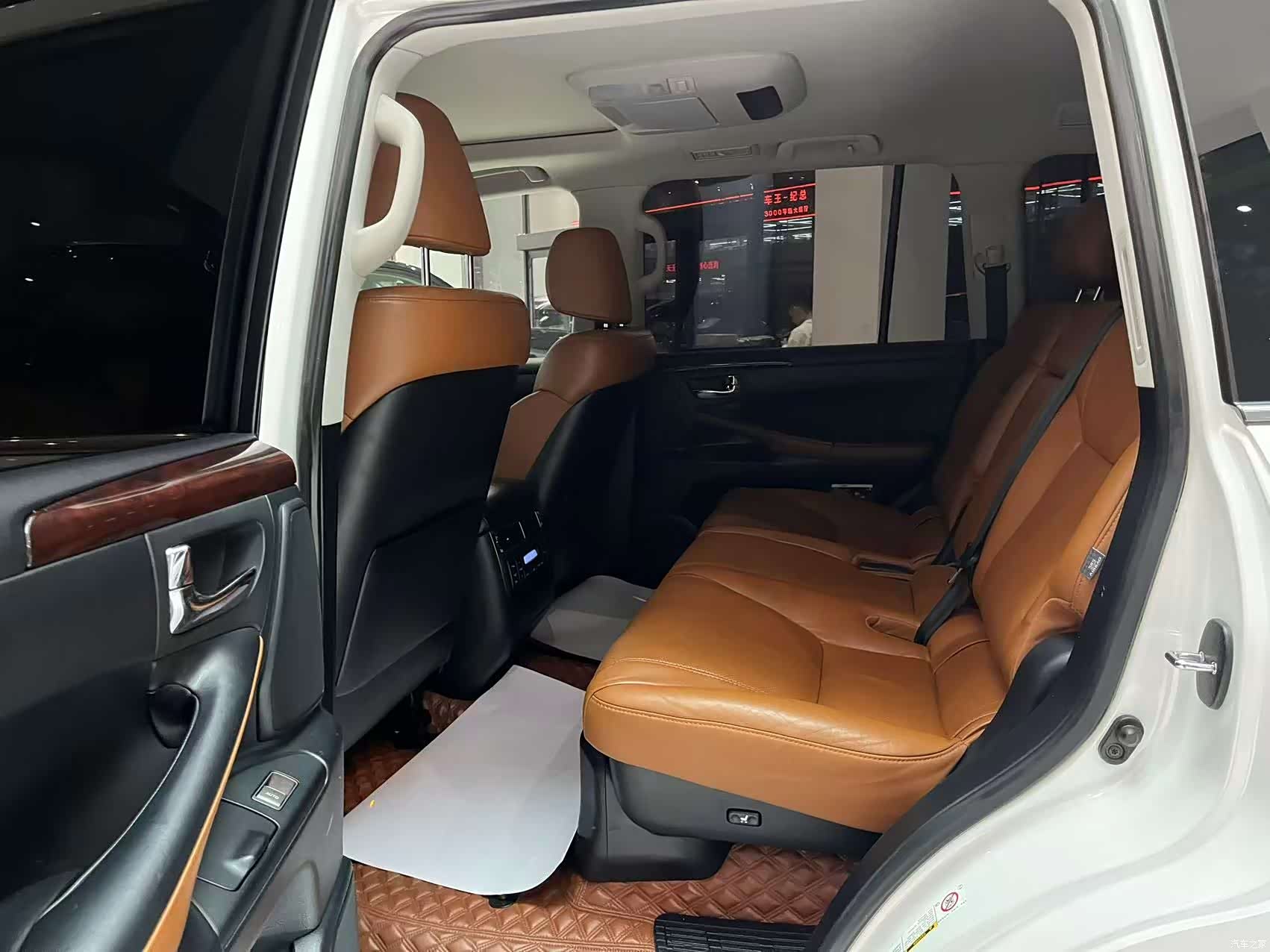 Lexus LX, 2012 9