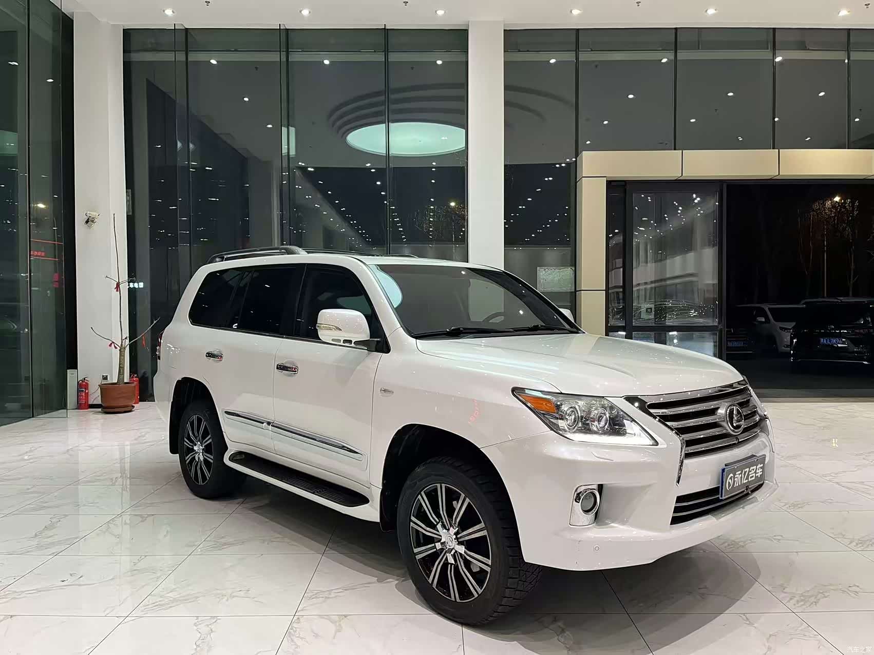 Lexus LX, 2012 3