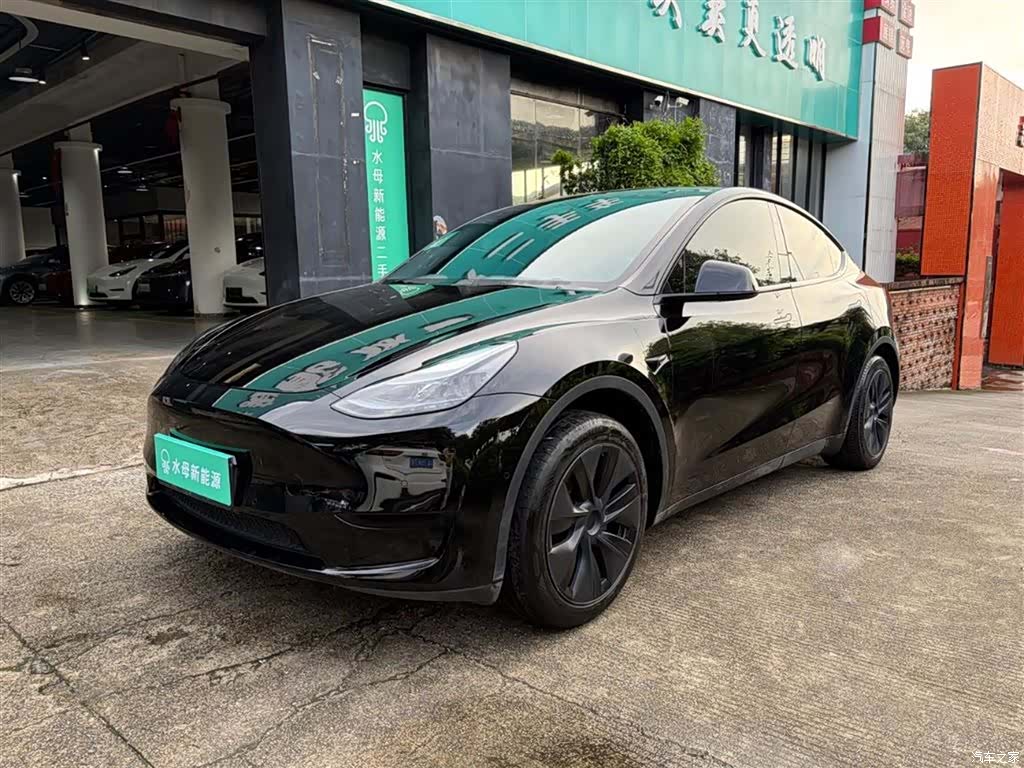 Tesla Model Y, 2023 1