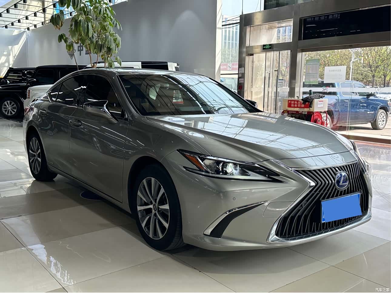 Lexus ES, 2020 3