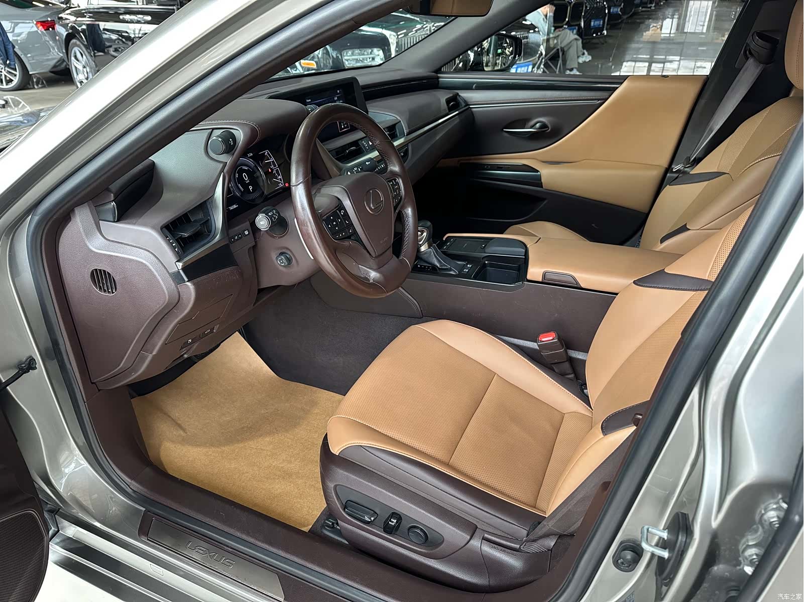 Lexus ES, 2020 7