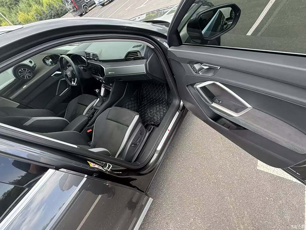 Audi Q3, 2022 11