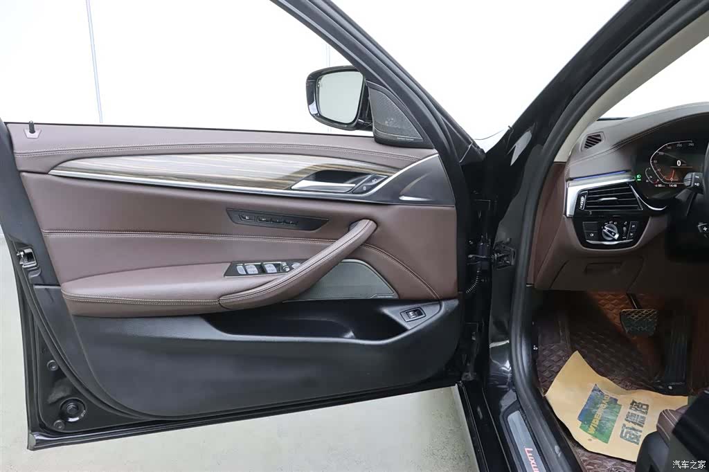 BMW 5 Series, 2022 11