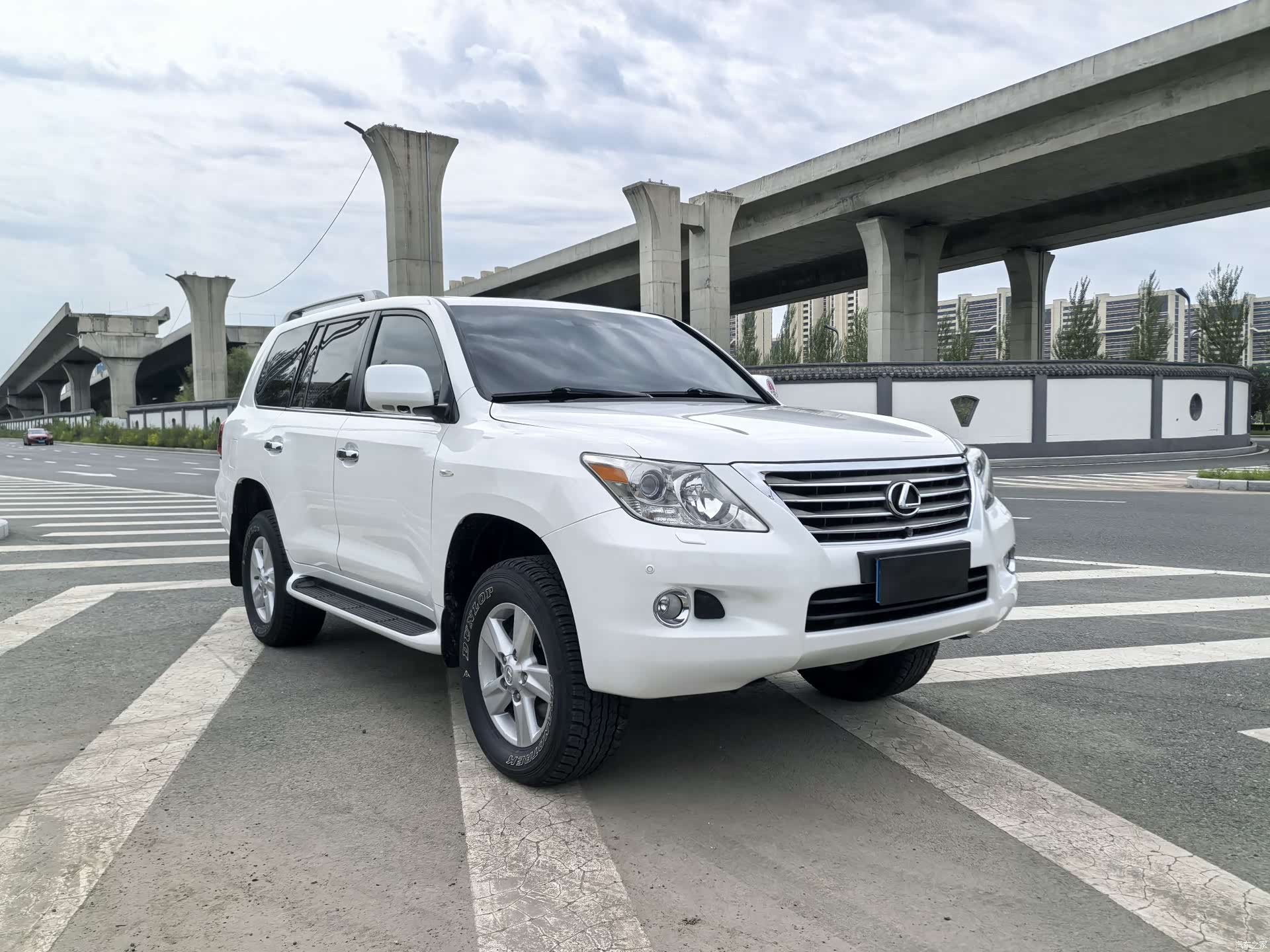 Lexus LX, 2009 3