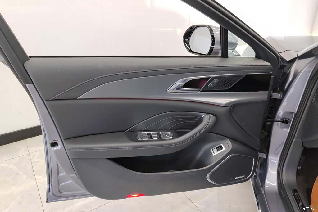 Hongqi H5, 2023 7