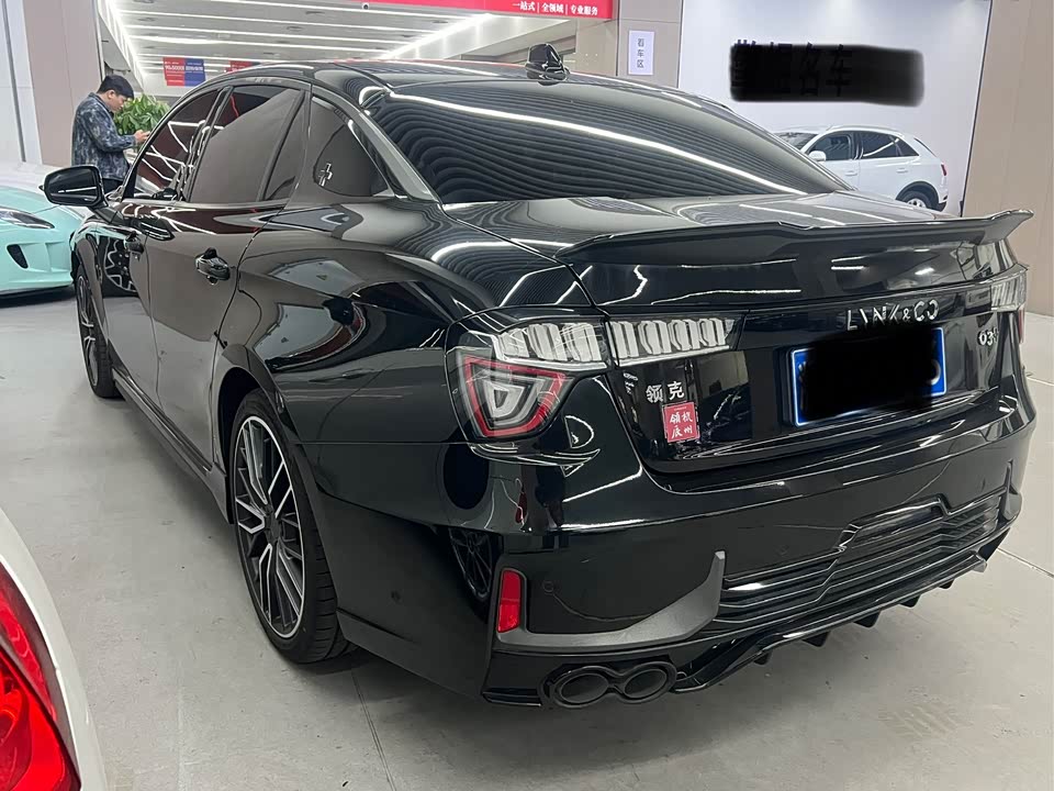 Lynk & Co 03