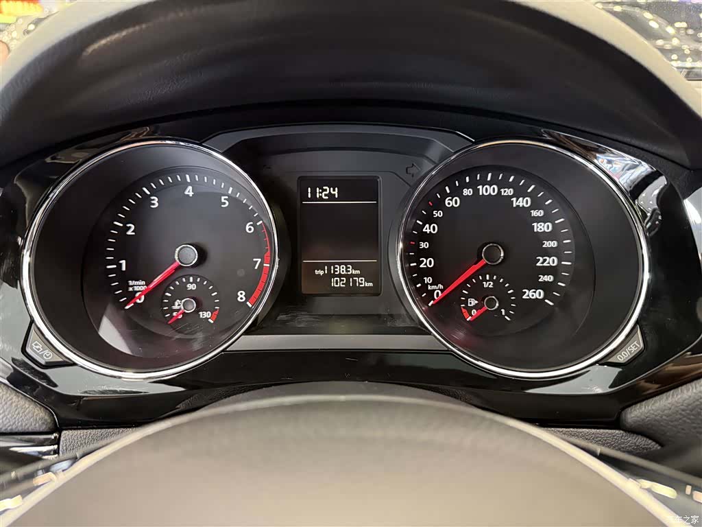Volkswagen Sagitar, 2015 18