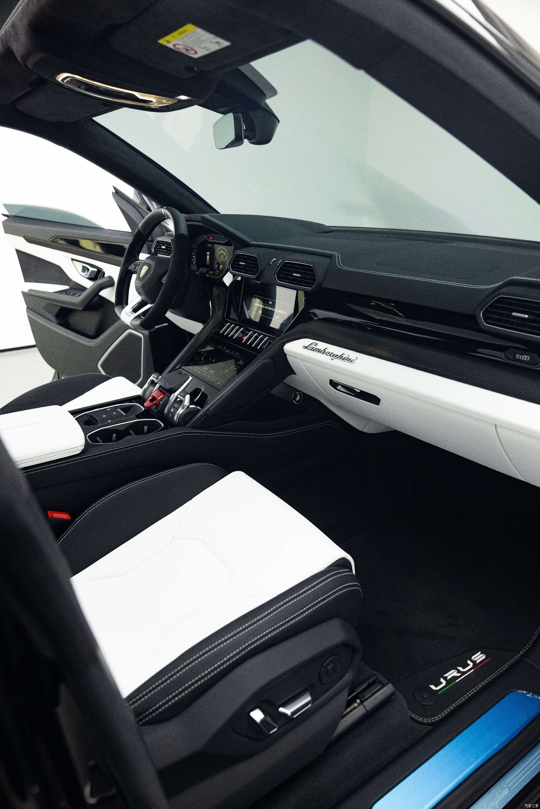 Lamborghini Urus, 2021 13