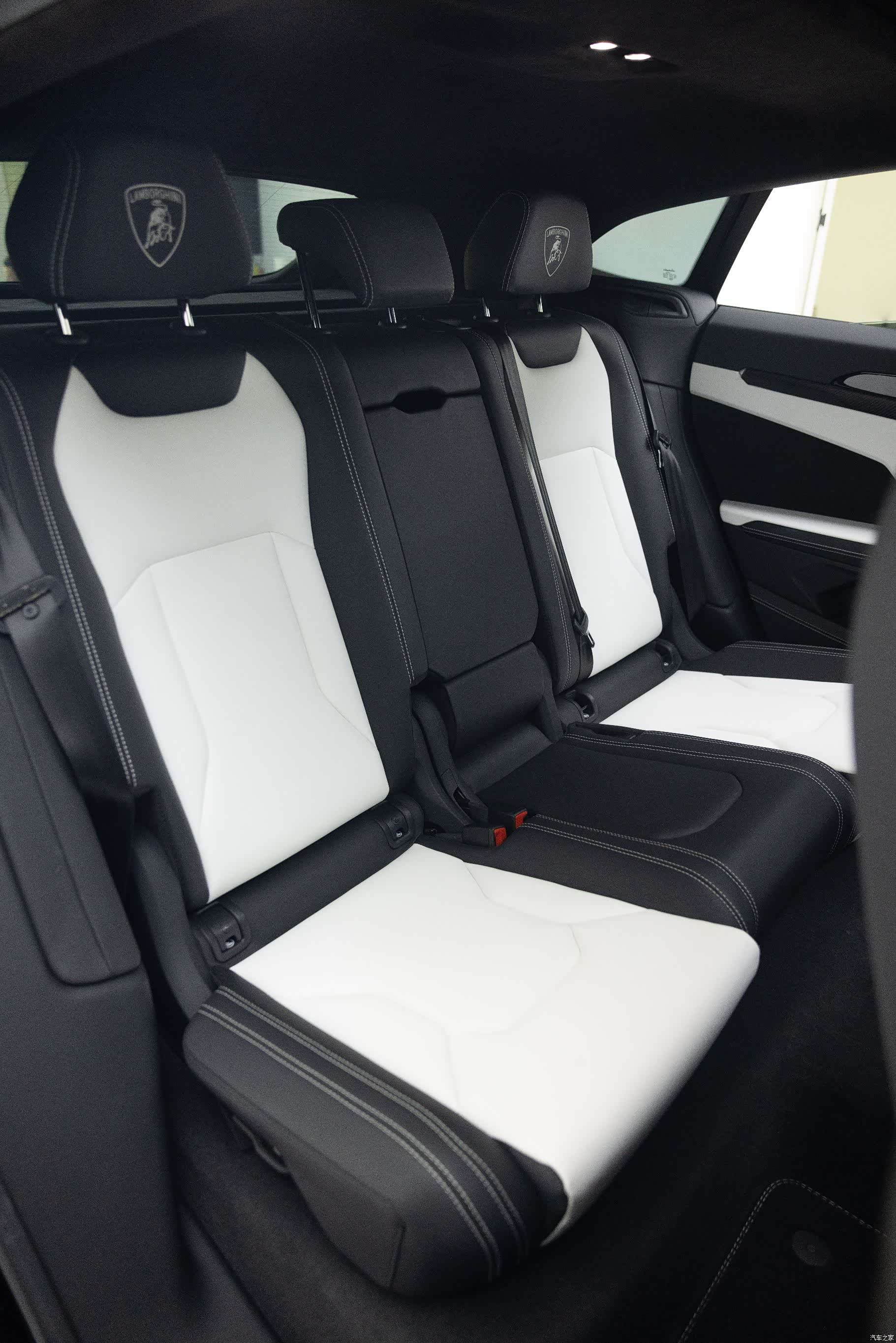 Lamborghini Urus, 2021 18
