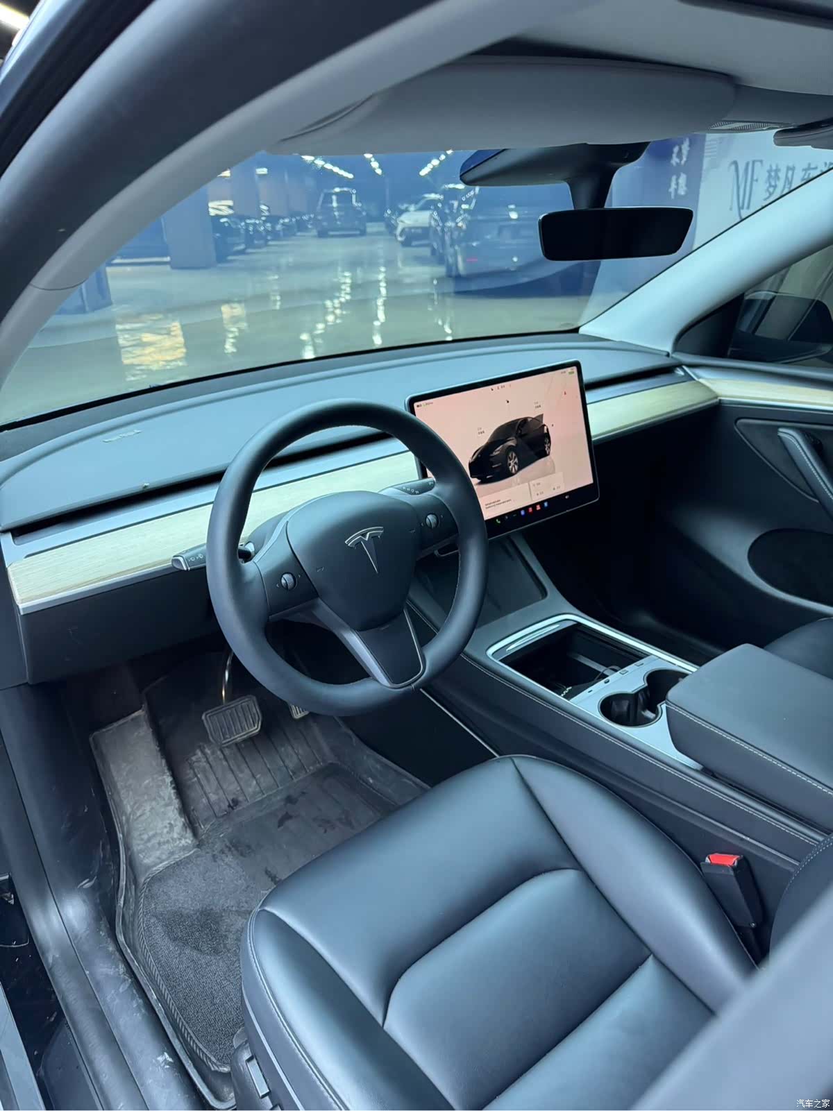 Tesla Model Y, 2023 4