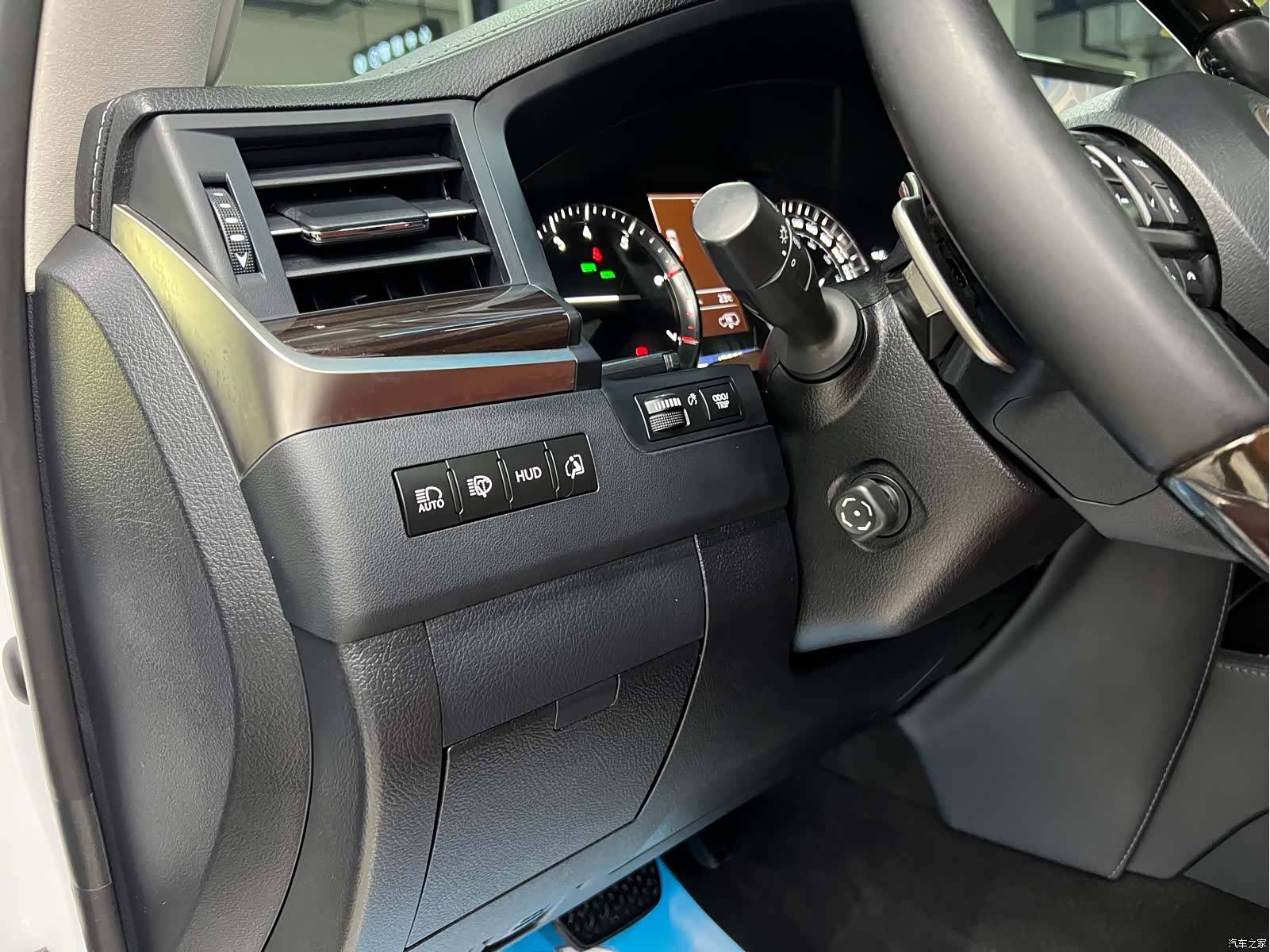 Lexus LX, 2019 16