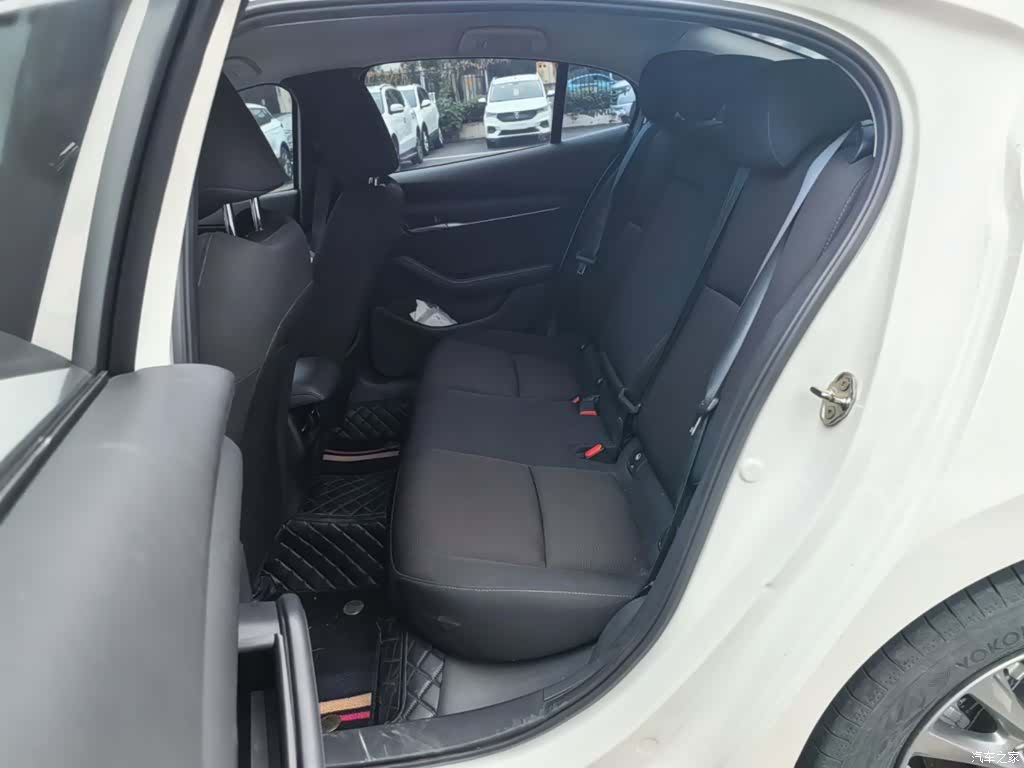 Mazda Mazda3, 2023 17