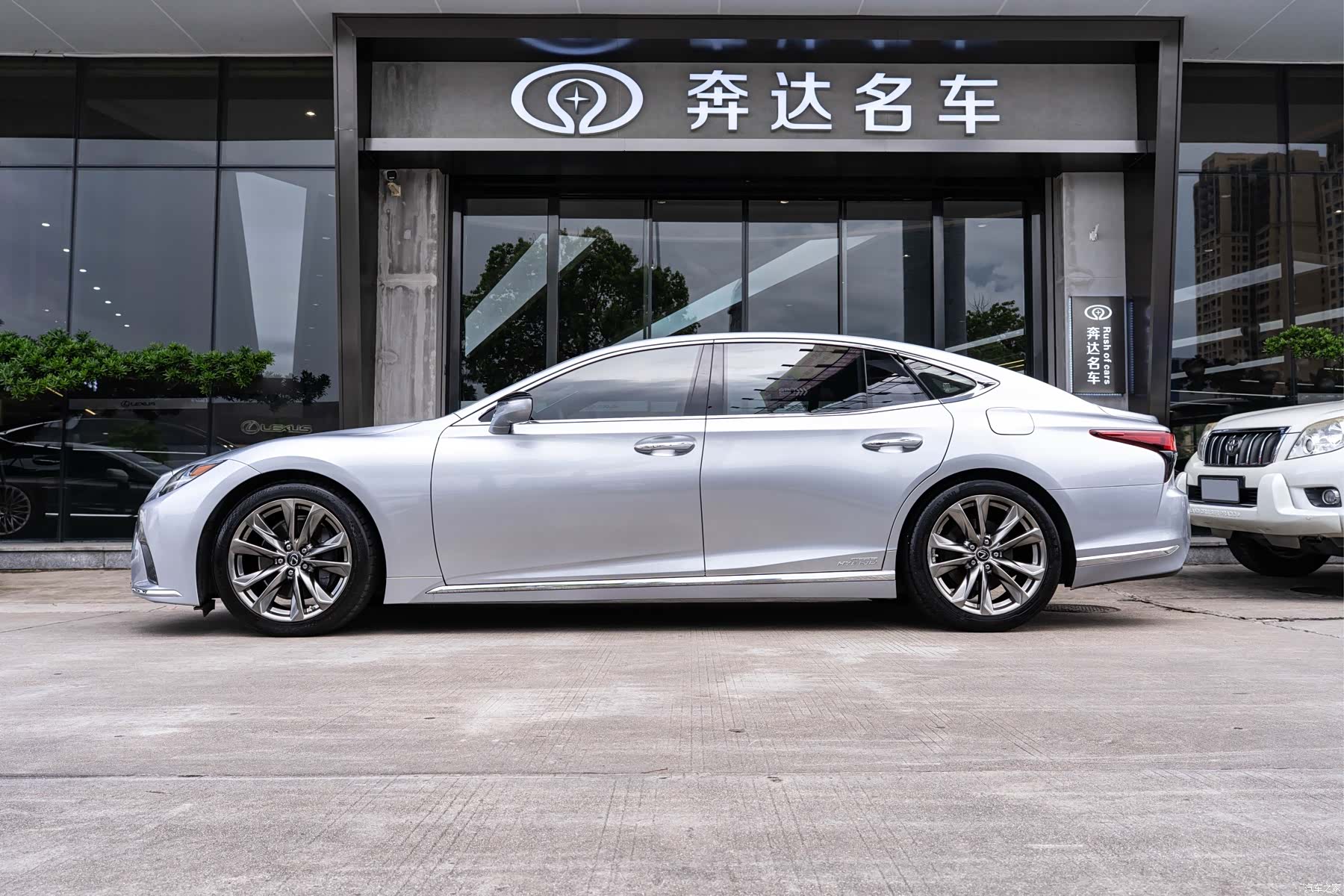 Lexus LS, 2021 4