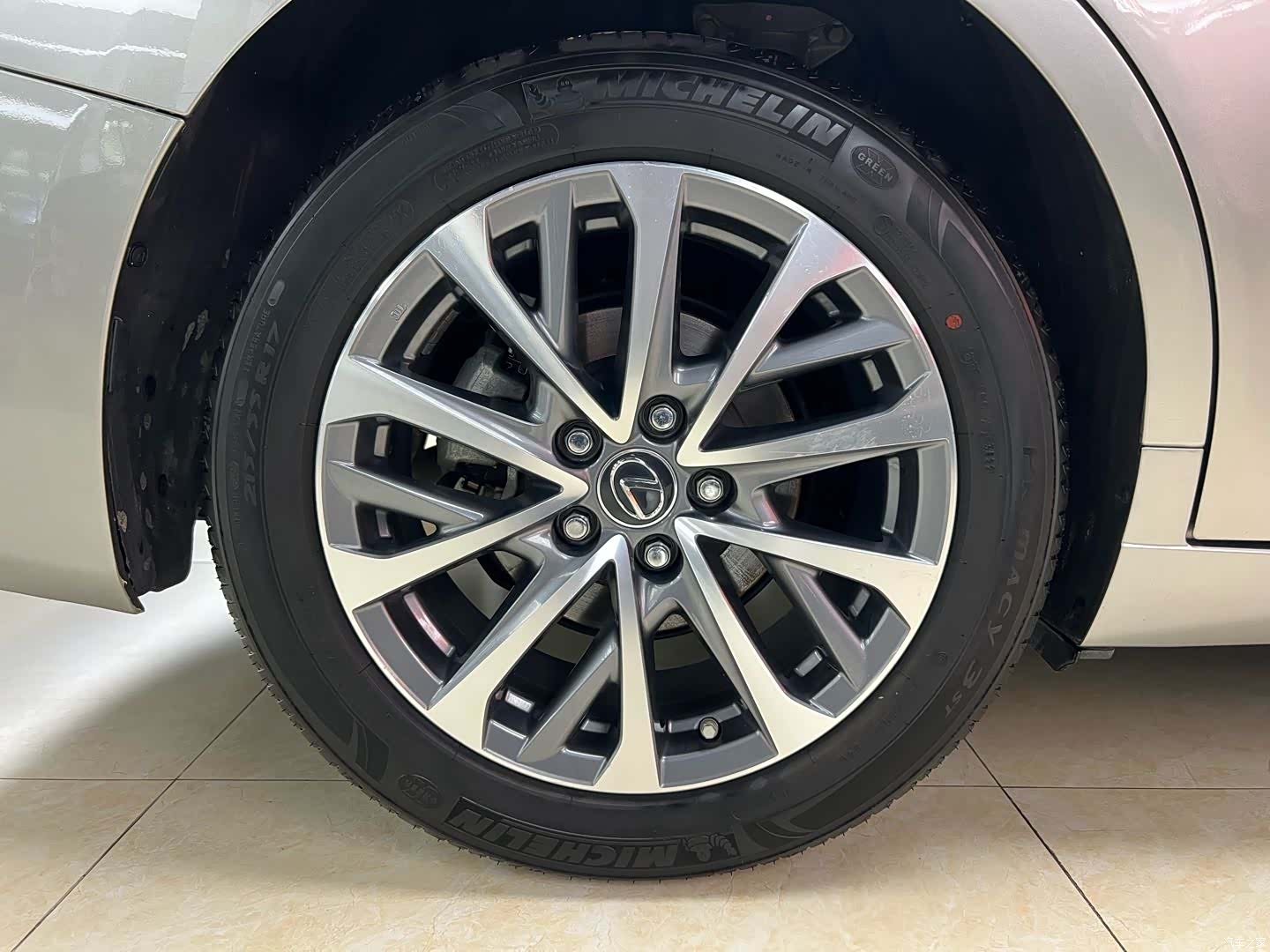 Lexus ES, 2023 27