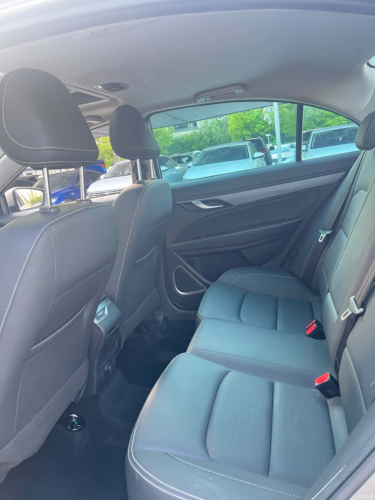 Geely Emgrand, 2021 13