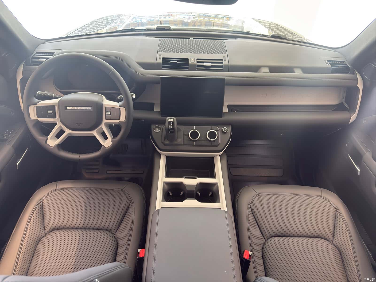 Land Rover Defender, 2026 14