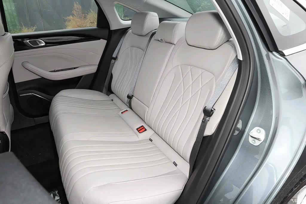 Geely 6, 1900 6