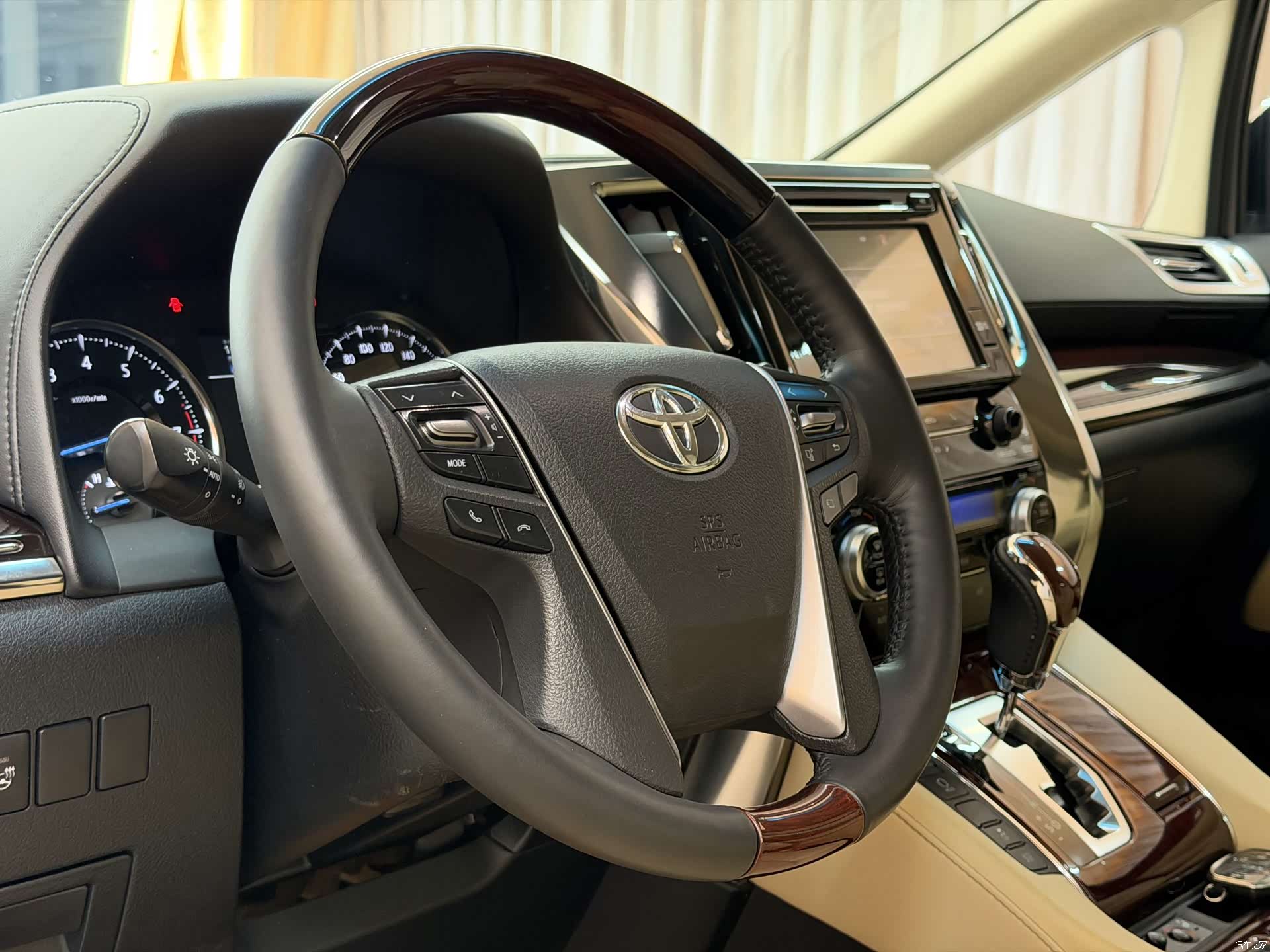 Toyota Alphard, 2018 7