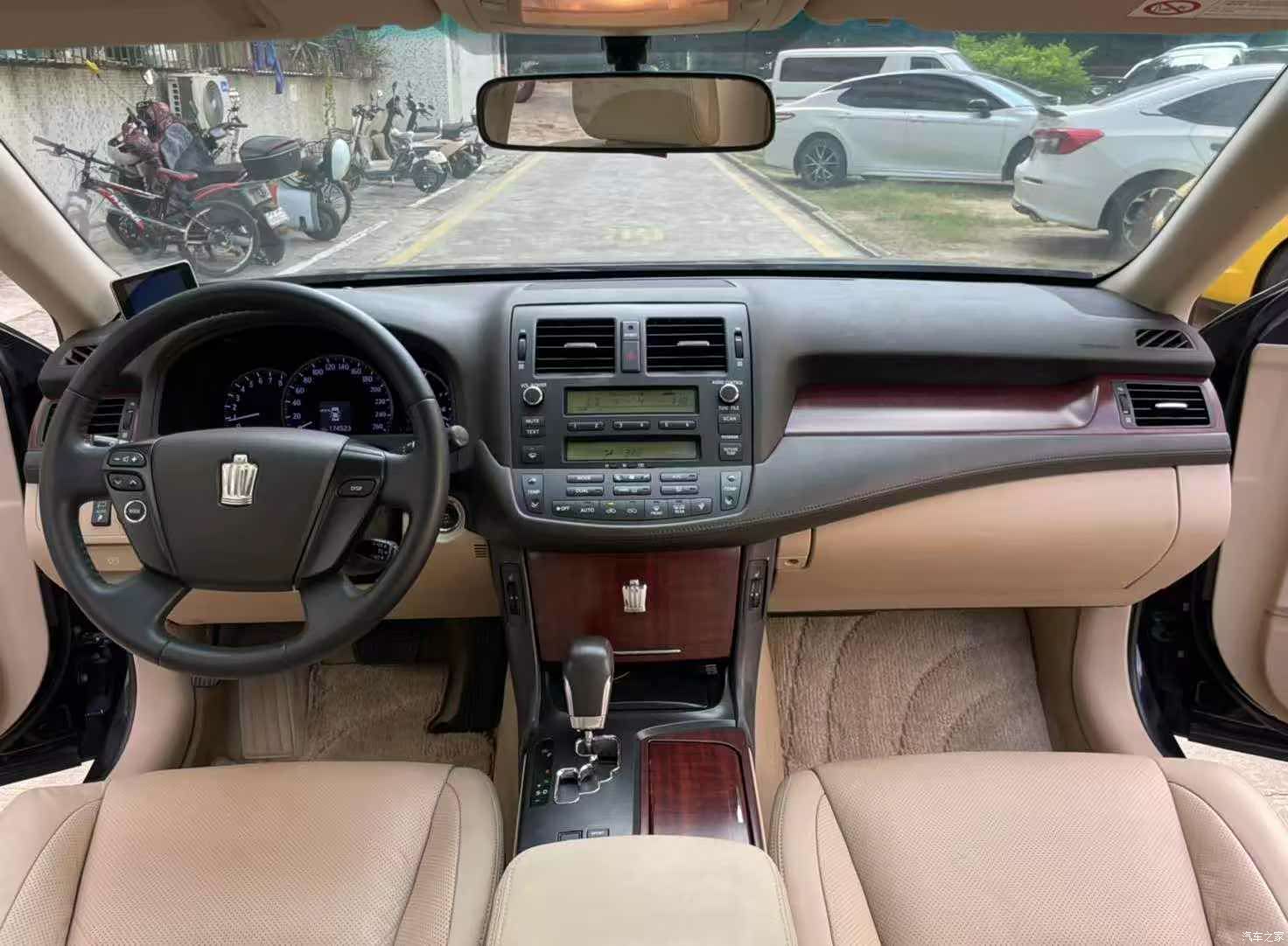 Toyota Crown, 2012 8
