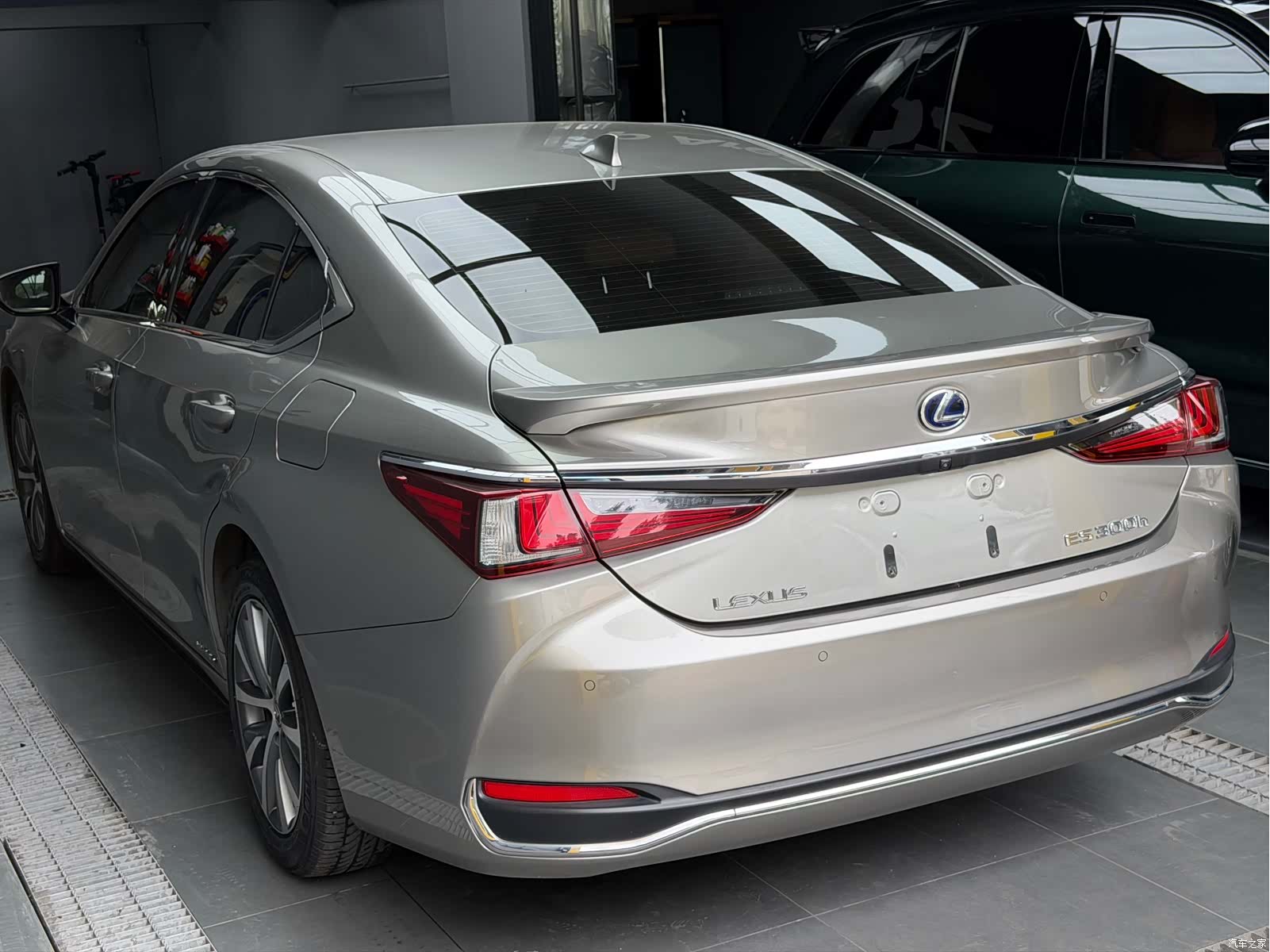 Lexus ES, 2021 4